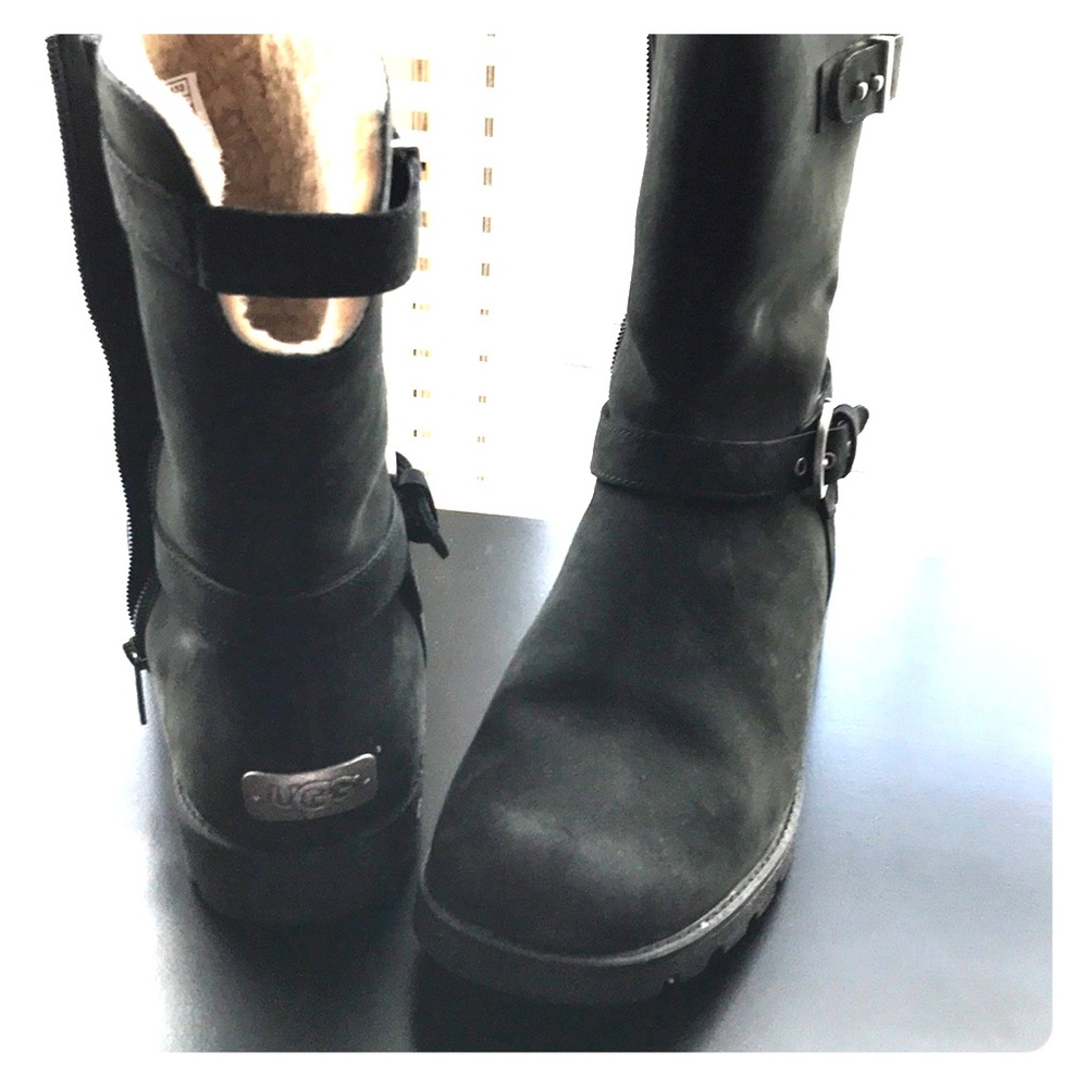 Black Ugg boots
